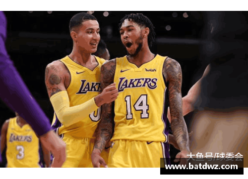 KY开元集团NBA湖人球队齐聚一堂，展现团结与力量 - 副本